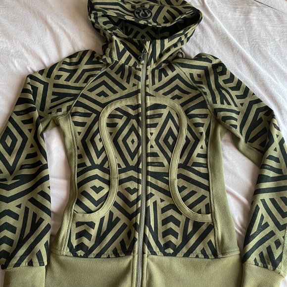 lululemon athletica Sweaters - Lululemon zippered hoodie/sweater